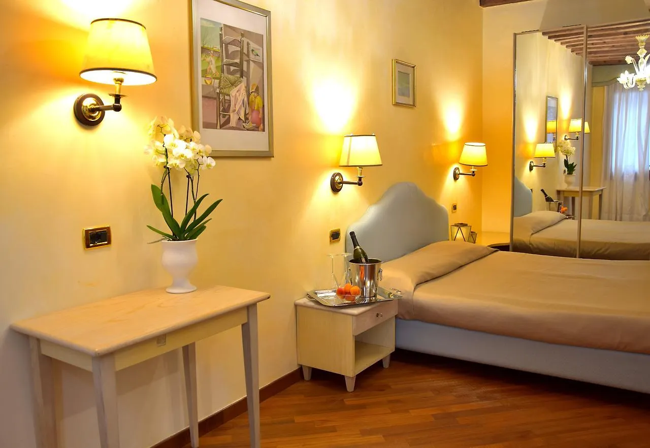 ונציה Residenza Favaro מלון